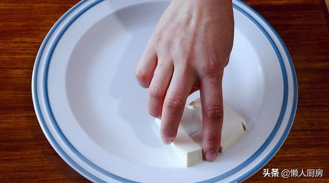 鱼头豆腐的做法，酸菜鱼头豆腐的做法（教你豆腐鱼头的懒人做法）