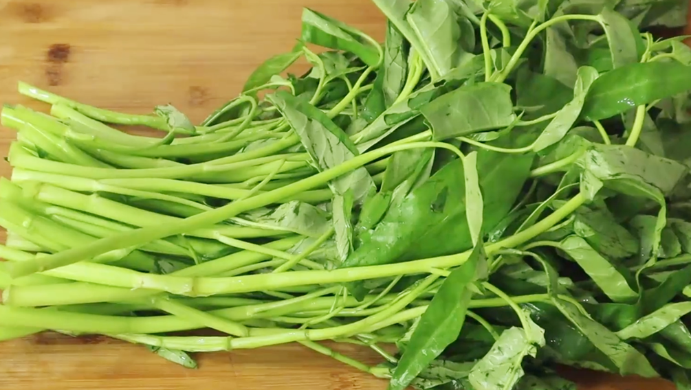 图片[2]-【炒空心菜】做法步骤图 学会这一招 颜色翠绿清爽又好吃-起舞食谱网