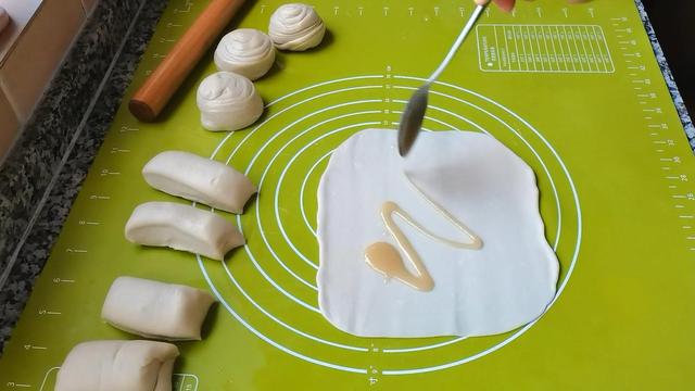 自制手抓饼皮的做法，自制手抓饼皮的做法简单（做成手抓饼或酱香饼）