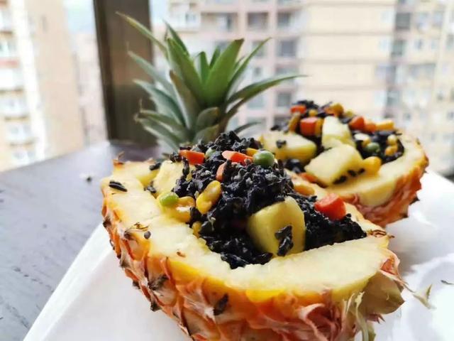 可乐能不能泡在米饭里一块吃，可乐可以泡米饭吗（却喜欢用可乐瓶盛的乌米汁来做饭）