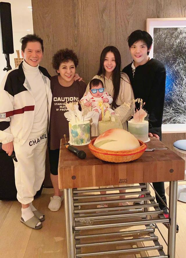 白色恋人是什么意思，白色恋爱什么意思（14对明星秀恩爱）