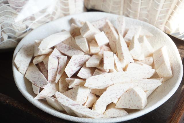 芋泥的制作方法，奶香芋泥的制作方法（为什么奶茶店的芋泥颜色那么好看）