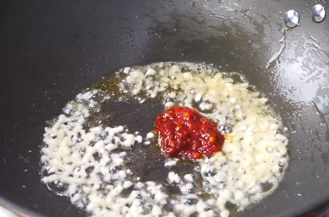 怎样做美味的菠菜红椒炒豆腐，怎样炒菠菜豆腐好吃（教你豆腐超好吃的做法）