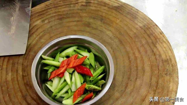 炒芦笋怎么炒才好吃，厨师长教你芦笋这样搭配炒