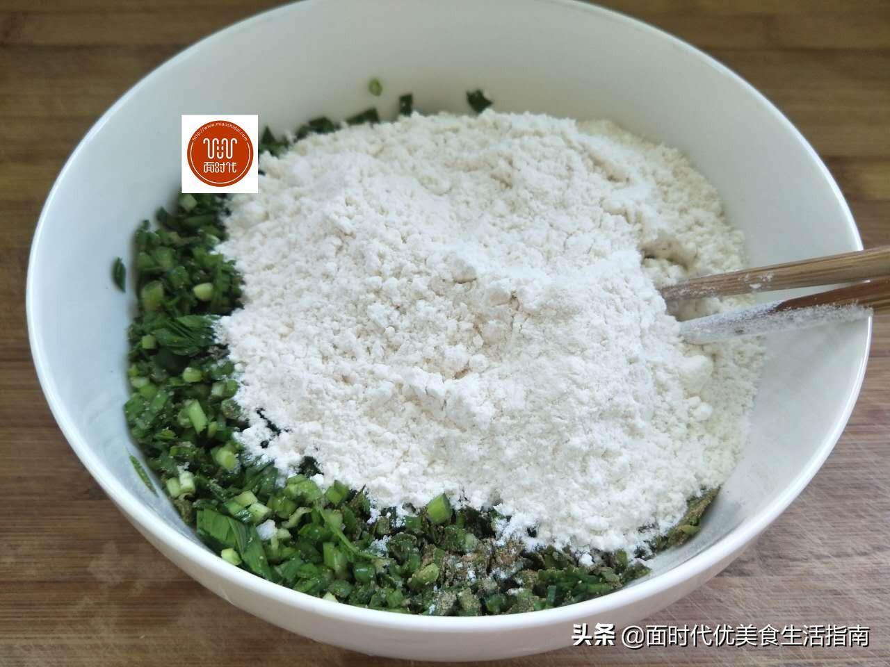 韭菜煎饼要怎么做才能酥脆，教你一个韭菜新吃法
