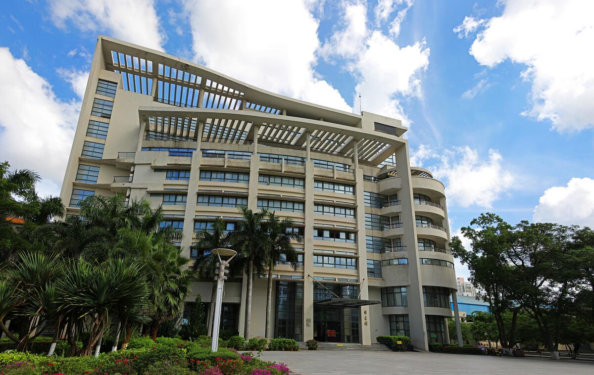 海南的大学(海南省21所大学,其中本科8所专科13所有的专业)