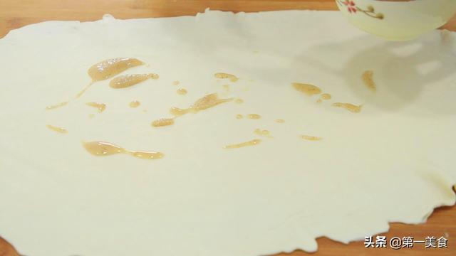 怎样做葱花饼，怎样做葱花饼层多松软（家常葱花饼的详细制作教程）