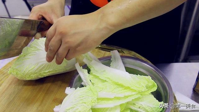 白菜豆腐汤怎么做好喝，怎么做紫菜蛋花汤好喝（1颗白菜、1块豆腐锅里一炖）