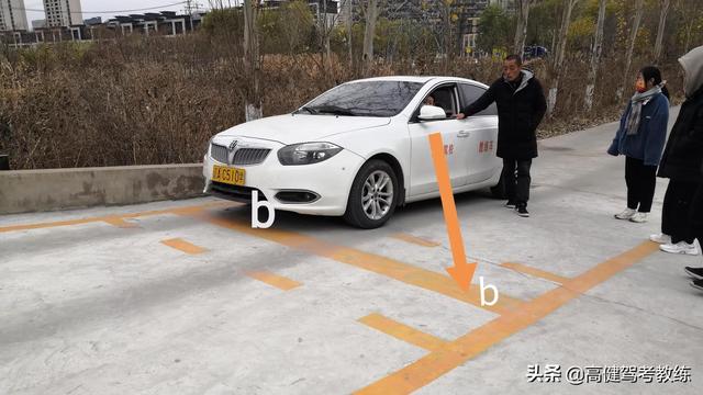 科目二半坡起步，科目二半坡起步技巧以及考场经验（驾考科目二5项考试全程文字详解之㈢坡道定点与起步以及扣分标准）