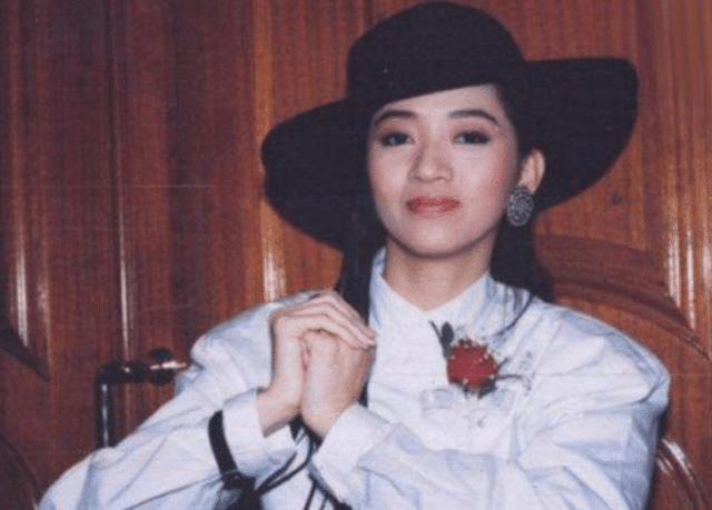 2003年梅艳芳去世，“他”为爱绝食，滴水未进，头七追随她而去
