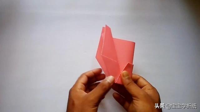 手工飞机怎么做，手工飞机的制作方法（用普通纸做折纸飞机玩具）