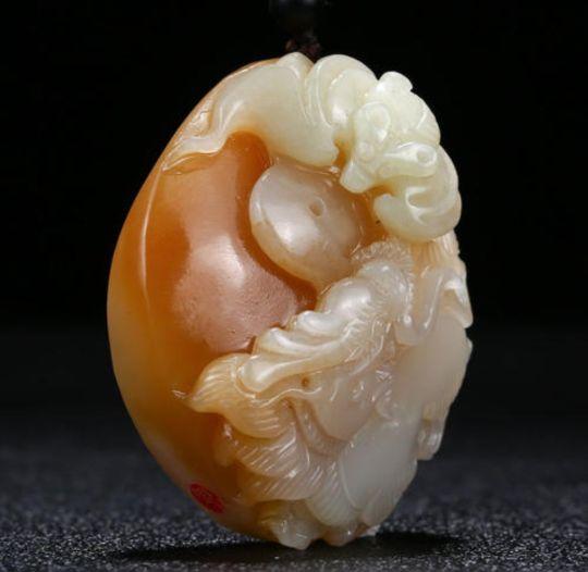 蝙蝠的象征意义四个字，建筑上的蝙蝠象征（吉祥图之“蝙蝠”的寓意和象征）