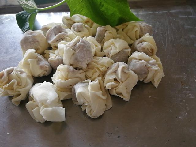 速冻馄饨煮多久，怎样煮速冻饺子（小馄饨煮的刚刚好）