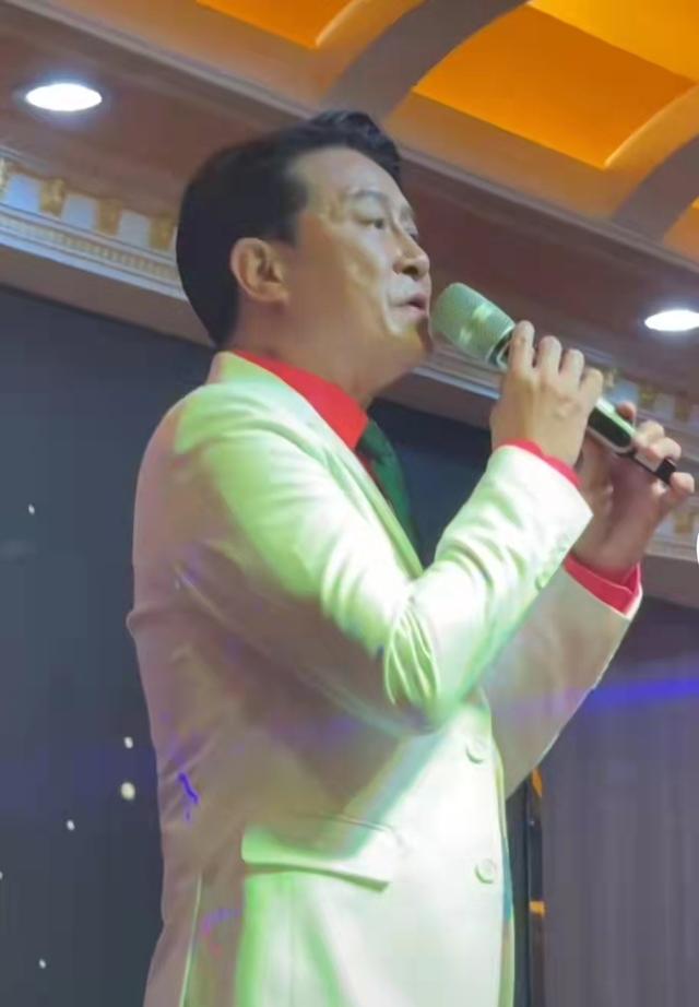 57岁刘锡明内地商演，曾称想定居北京广州，因得罪倪震事业遭打击