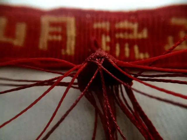 手工粽子怎么做简单又漂亮，手工五彩粽子制作方法（精致小巧的4角粽子）