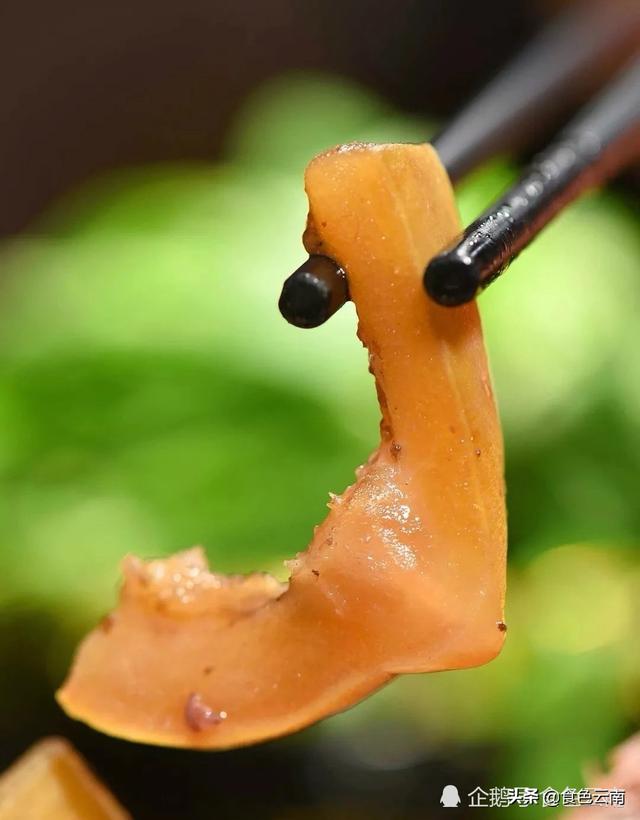 牛肉汤锅的做法和配料，牛肉汤锅的做法和配料视频窍门（云南最原汁原味的江湖火锅）