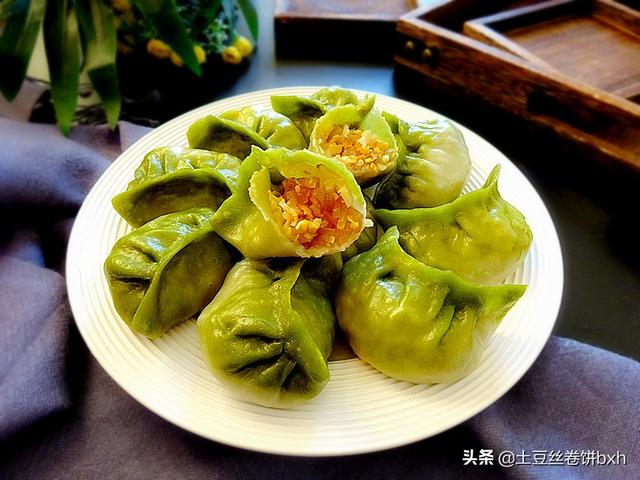 酸菜蒸饺的做法，酸菜蒸饺的做法步骤（这么做馅鲜皮筋道）