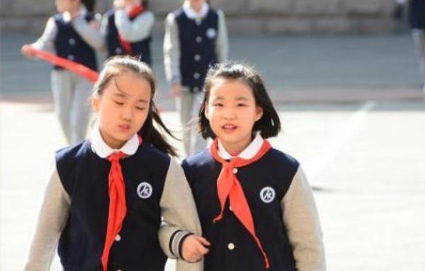 几岁读六年级，6岁读几年级（有关小学生上学年龄这个问题）