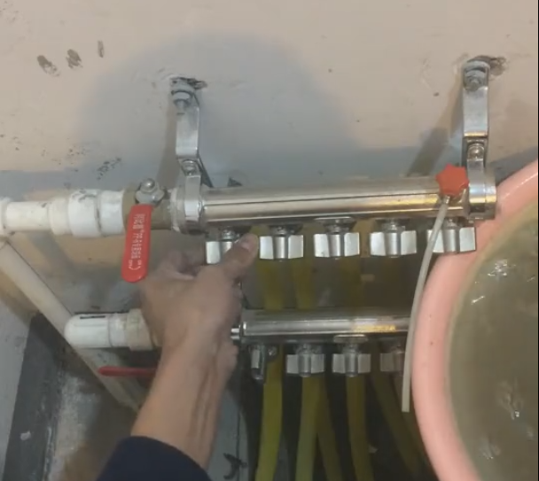 地暖不热怎么放水图解，地暖不热怎么放水才能热视频（地暖放水半天温度不回升）