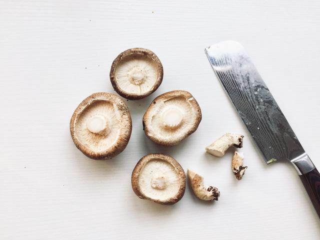 香菇正确的清理方法，正确方法可让脏东西乖乖溜走