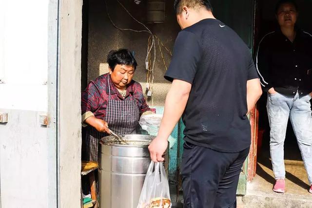 阜阳好吃的甜烧饼，阜阳这家“老康烧饼”