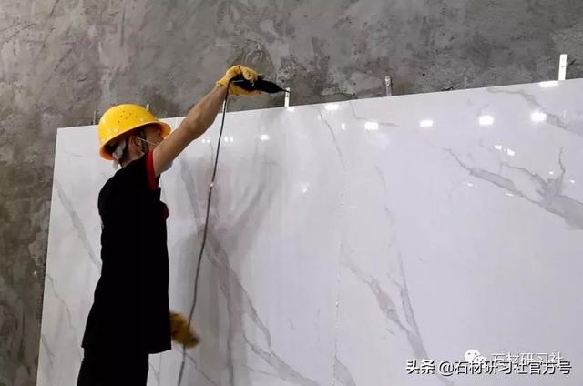 岩板是什么材料，岩板是什么材料合成的（一篇文章为你解答）