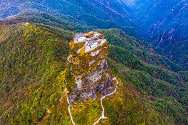 梵净山在哪里呢，梵净山在哪里个省哪个市（北半球最古老的生态乐园）