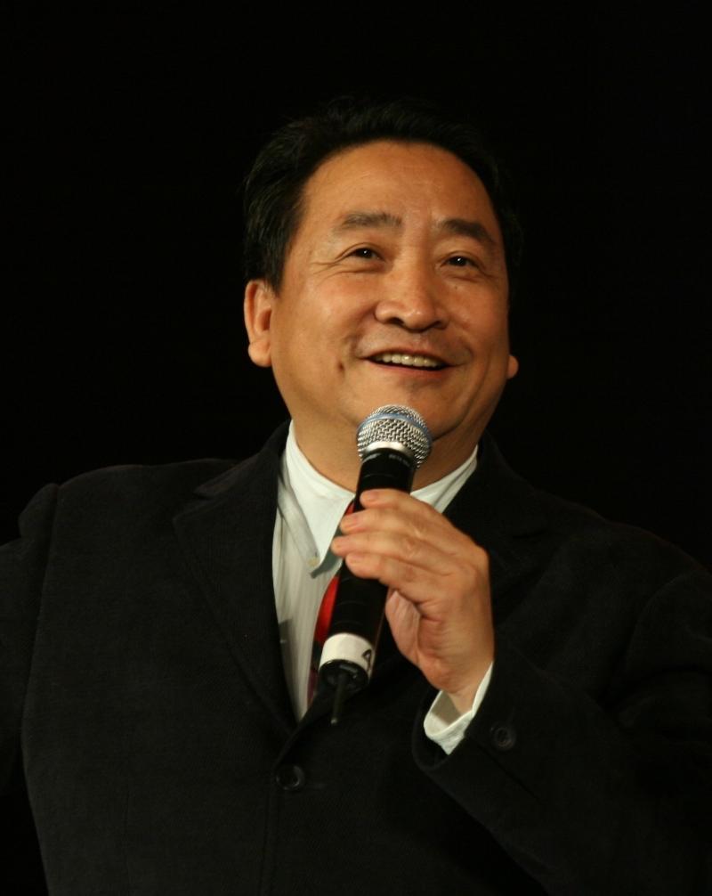 孙越个人资料简介(出生相声世家却养象十年) - 龙腾网