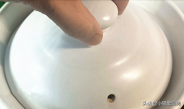 怎样煲萝卜猪骨汤，怎样煲萝卜猪骨汤好喝（过年后试一试这道“骨头萝卜汤”）