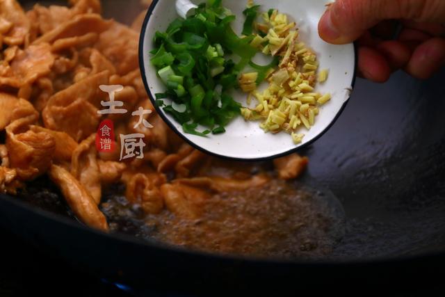 鸡肉香菇怎么做好吃，香菇炒鸡胸肉的详细做法