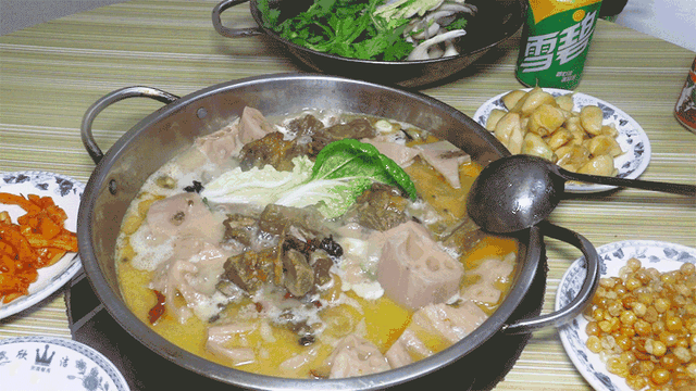 腊排骨火锅的做法，腊排骨火锅的做法 家常（这家在振兴路腌了20年的腊排骨火锅）