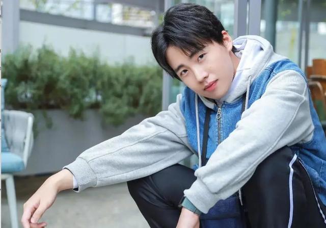 瞧这一家子大结局，瞧这一家子剧情介绍（顶着嘘声拼命、父亲去世才暴露身份）