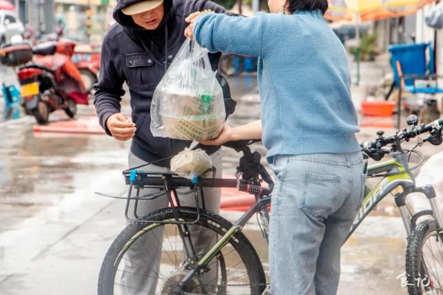 腊排骨火锅的做法，腊排骨火锅的做法 家常（这家在振兴路腌了20年的腊排骨火锅）