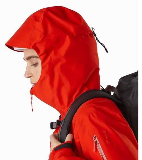 冲锋衣哪个牌子好，国内冲锋衣十大名牌排名（多年穿着登山冲锋衣的经验分享）