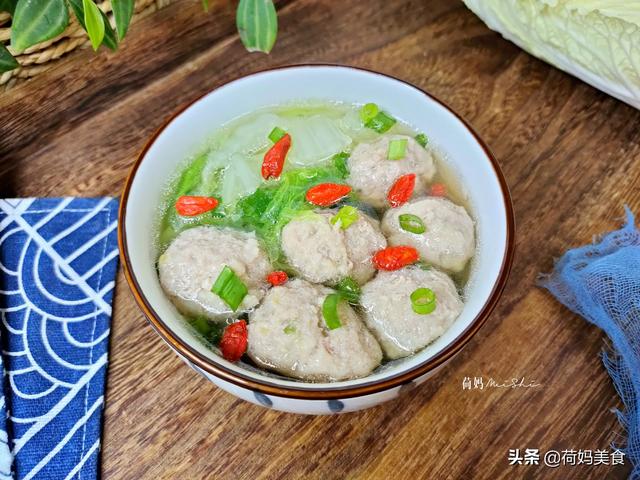 白菜丸子汤怎么做，给孩子煮一锅白菜肉丸汤