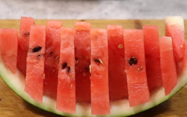 西瓜的花样切法20种，花样切西瓜的方法（最喜欢这3种切法）