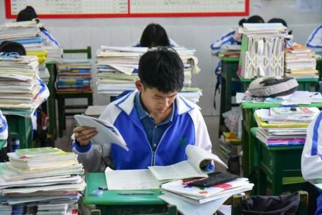 高考第一天考什么，高考什么时间考（为什么高考第一场要先考“语文”）