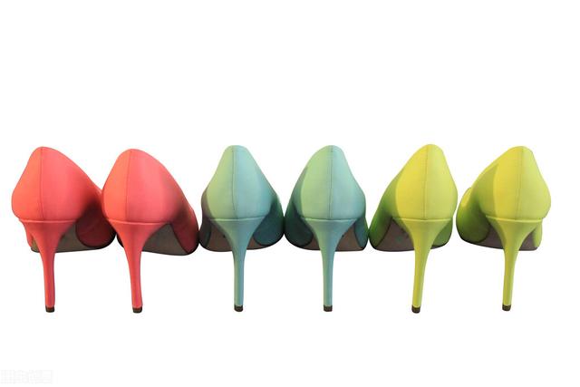 高跟鞋暗示什么，高跟鞋什么意思（高跟鞋曾是避“雷”的鞋）