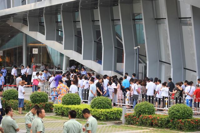 为什么大家纷纷逃离三亚，原住民和外地人纷纷出逃