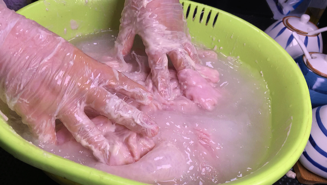 猪大肠的做法大全视频，猪大肠怎么做的最好吃（肥肠怎么洗，才干净无腥臭味）