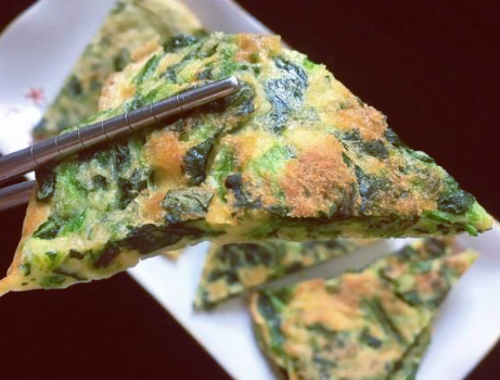 导语:这才是才紫餐吃紫苏叶的经典做法,加上1个鸡蛋做成饼,苏叶上早餐