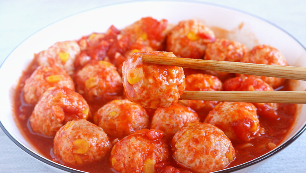 【西紅柿雞肉丸子】做法步驟圖 鮮嫩多汁 冬天多吃也不怕胖-起舞食譜網