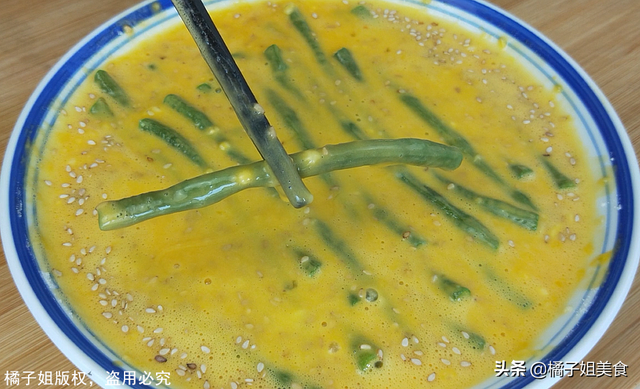 焯过水的豆角怎么做好吃，豆角焯水之后怎么炒好吃（豆角最好吃的做法）
