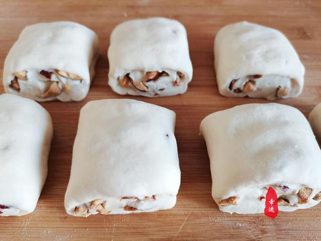 简单枣花卷做法，简单枣花卷做法教程（就是厨房小白也能制作出来）