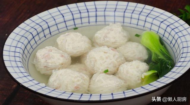 水煮丸子的做法猪肉丸子，丸子汤怎么做好吃又简单（鸡脯肉做丸子吃着太柴）