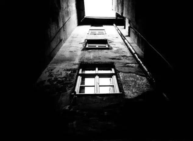 心理学十大定律，100个微动作读心术（男人和女人都难以抗拒的十大心理学定律）