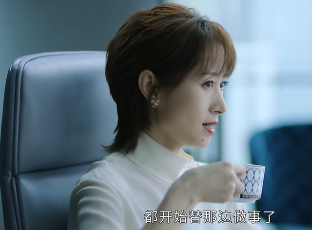 《正青春》首播，吴谨言悬浮让人出戏，殷桃像得罪了造型师