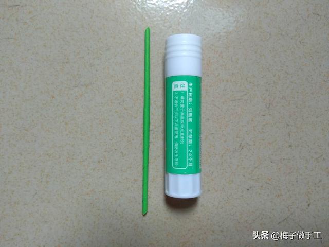 用卡纸做玫瑰花，简单又好看的手工折纸玫瑰花（梅子教你DIY玫瑰花折纸）