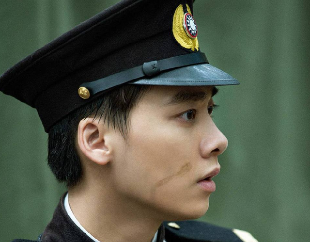 隐秘而伟大金晨和李易峰亲密戏，“下巴蹭脑门”不甜蜜