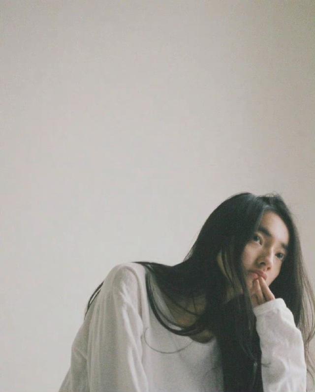 女微信图片简单气质，简单气质的女生微信头像     我记得我爱过（女头像：“我不等了）